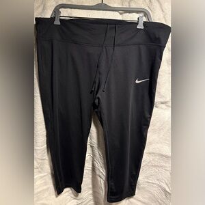 Nike Black Crop Leggings (2x plus)